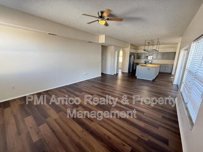 Building Photo - 12653 Longcrest Dr