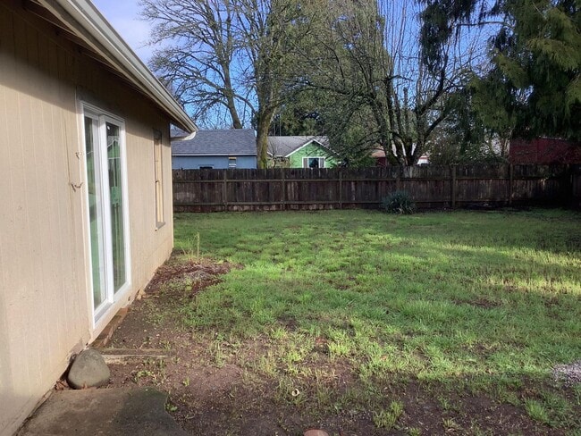 Building Photo - 2-Bedroom 1-Bathrrom Single Family Home