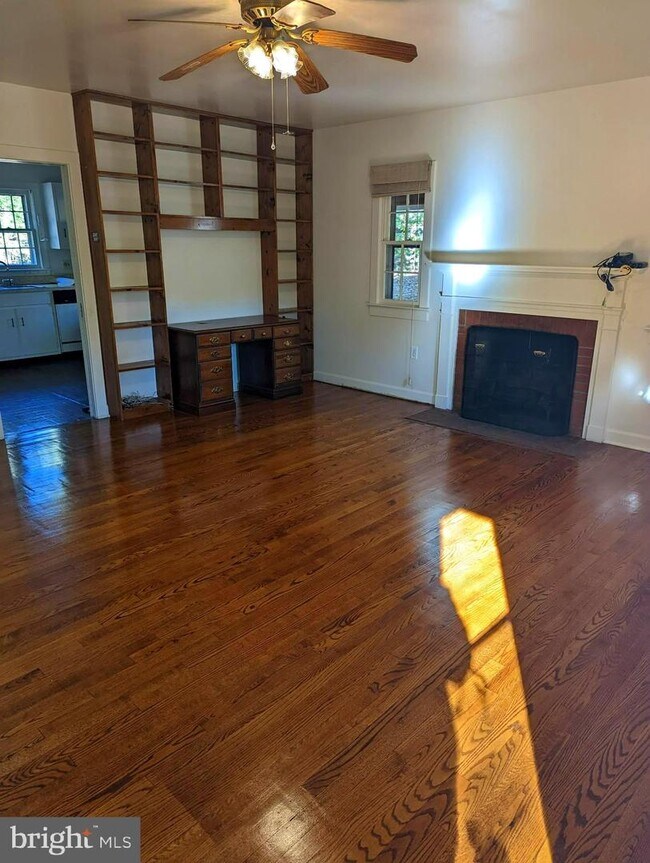 Building Photo - 24580 Linwood Farm Ln