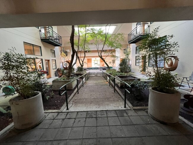 Building Photo - Historic Lincoln School Condo in downtown Eugene