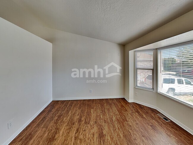 Building Photo - 8558 Laurel Oak Dr