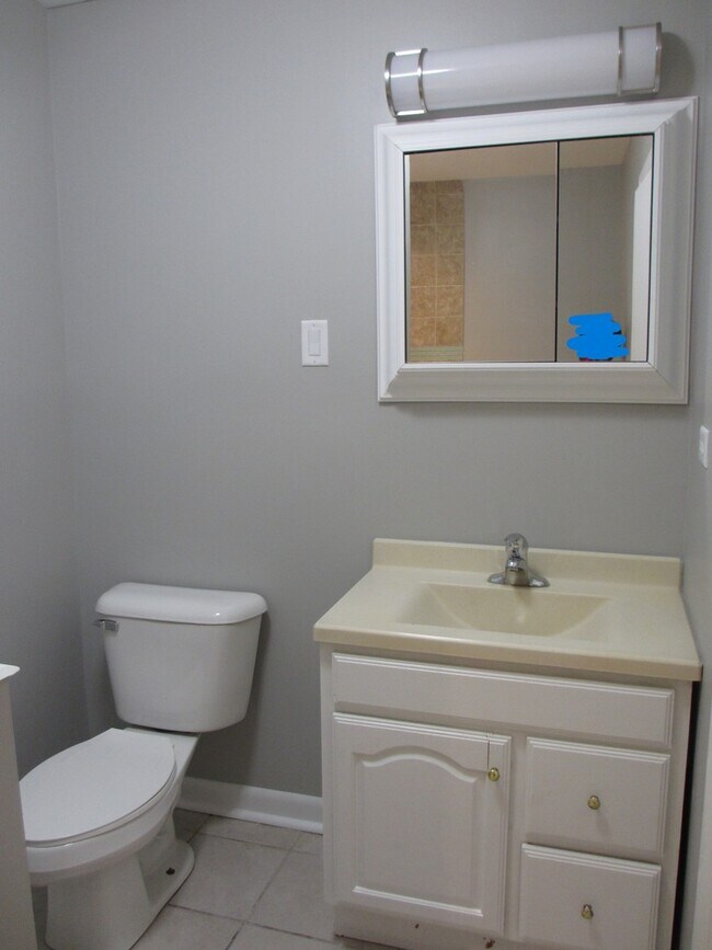 Building Photo - 2248 N Southport Ave