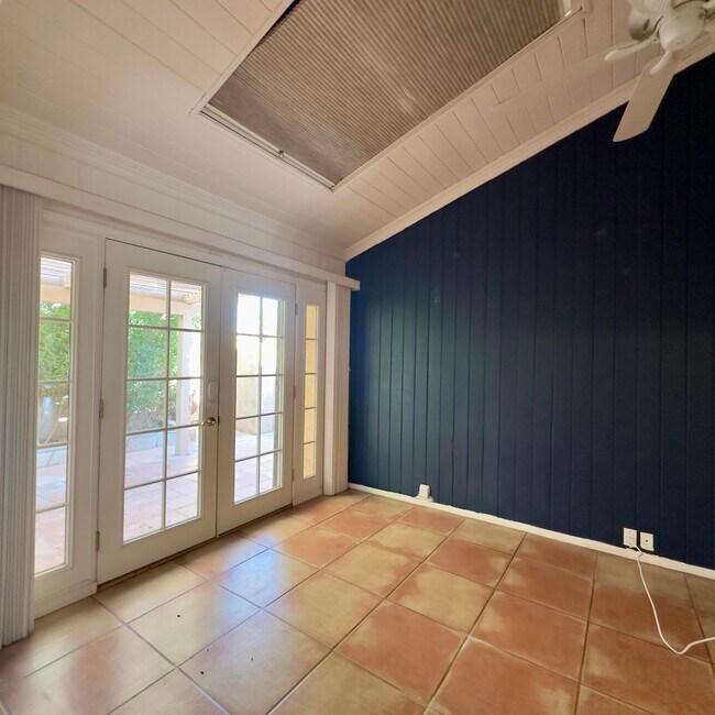 Building Photo - 40064 Silktree Ct