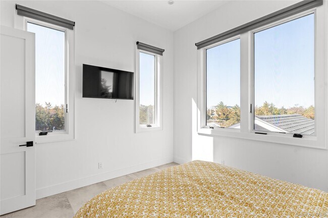 Building Photo - 44 Island Walk