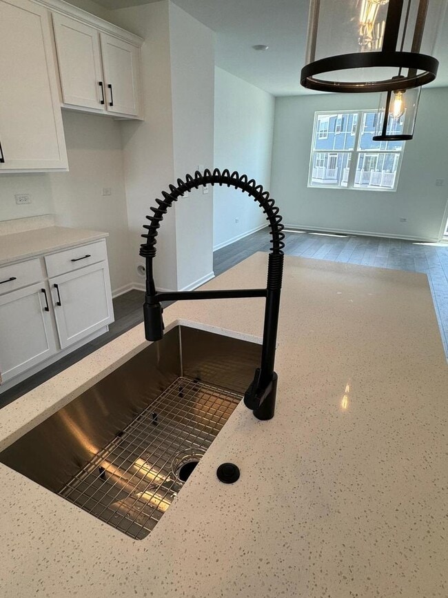 Building Photo - 1526 Albany St