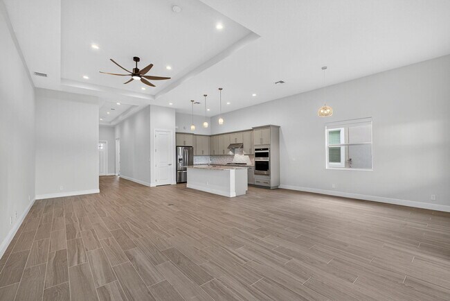 Building Photo - 9901 Regency Wy