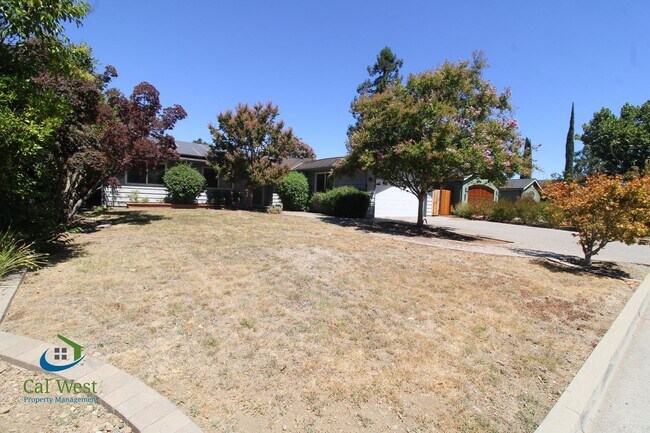 Building Photo - $4895 - Large beautiful 3/2 Home located i...