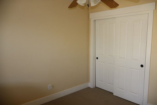 Building Photo - Stunning Modern Five Bedroom Home in Loveland