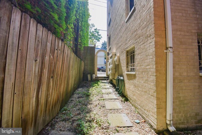 Building Photo - 5305 Dana Pl NW