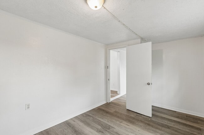 Building Photo - 2326 28th Ave N