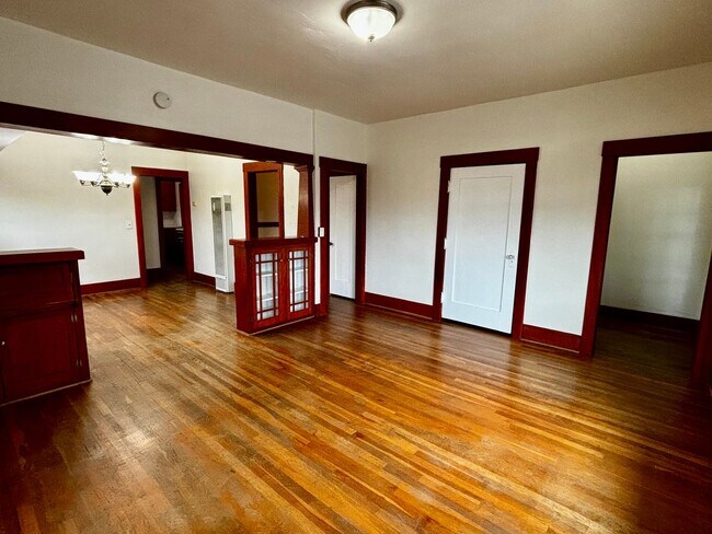 Building Photo - Large 1 bedroom 1 bath located in Golden Hill