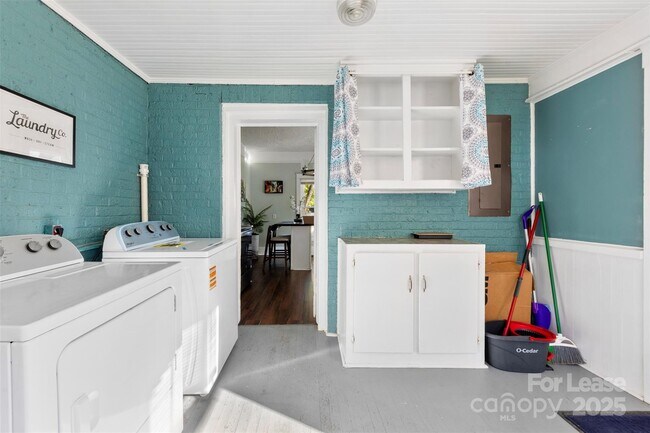 Building Photo - 604 Pearl Ave