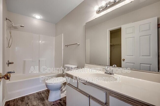 Building Photo - 1192 River Oaks Dr