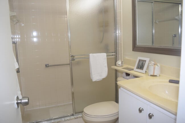 Building Photo - 315 Mansfield Dr