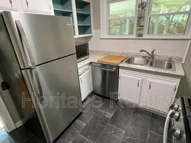 Building Photo - 3201 Avondale Ave