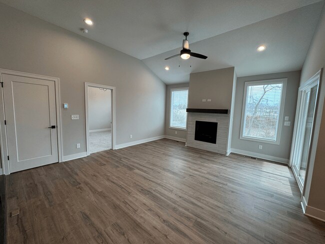 Building Photo - 1421 SW Winthrop Dr