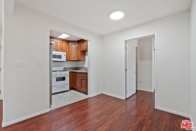 Building Photo - 15939 Victory Blvd