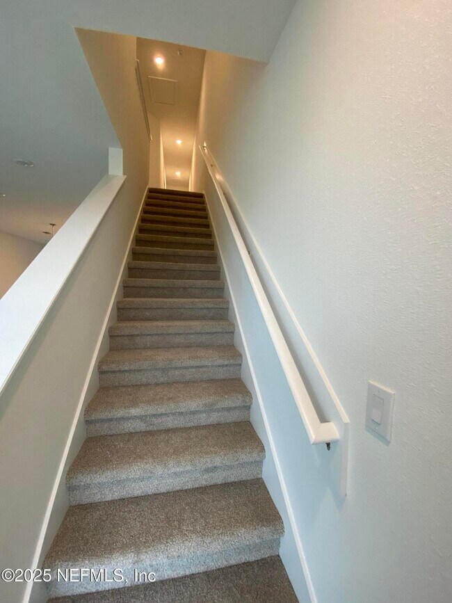 Building Photo - 269 Brandon Lks Dr