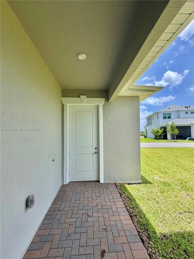 Building Photo - 881 SW Bushel Trl