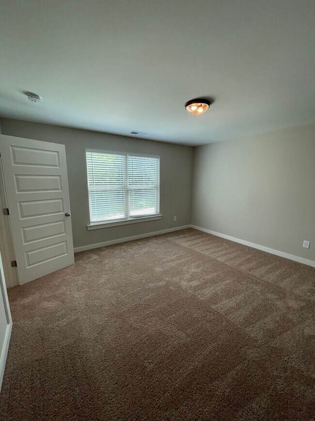 Building Photo - Home for Rent in Weaver, AL!!! View with 4...