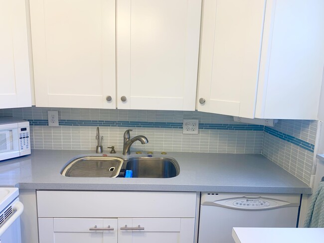 Building Photo - 52 Easthampton C