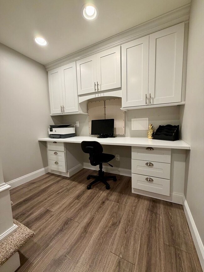 Building Photo - Stunning 3-Bedroom/1.5 Bathroom Townhouse in Perkasie! Available Mid July!