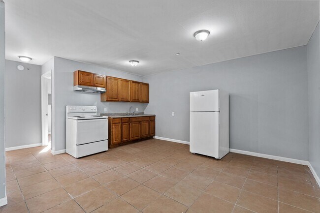 Building Photo - 1820 E Texas St