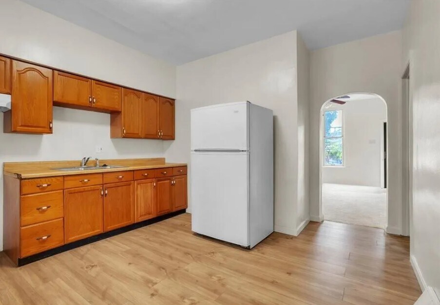 kitchen - 3240 Rothpletz St