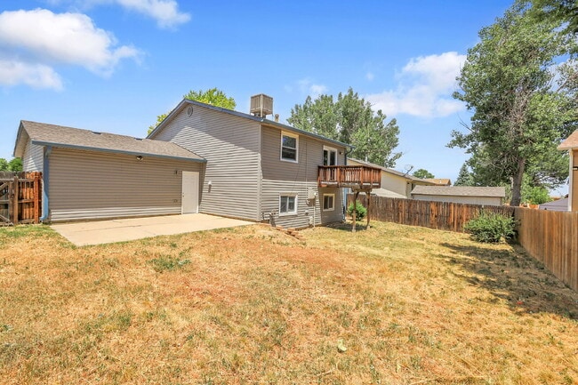 Building Photo - $2,720.95 - 4 bed, 2 bath, located in Aurora with attached Garage and In Unit Washer and Dryer!