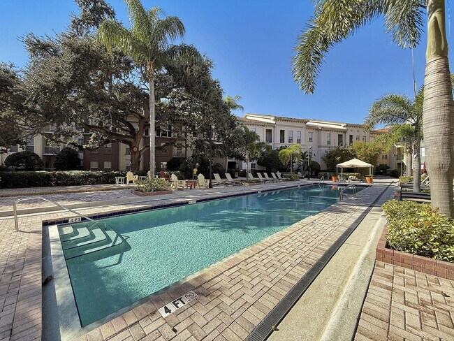 Building Photo - 402 S Armenia Ave