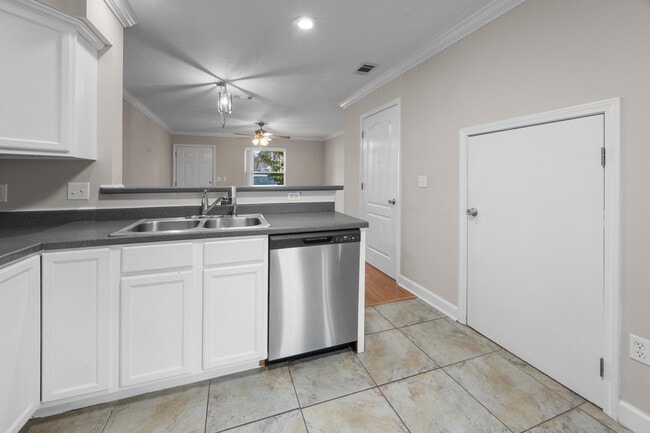 Building Photo - 1806 Shay-Lin Ct