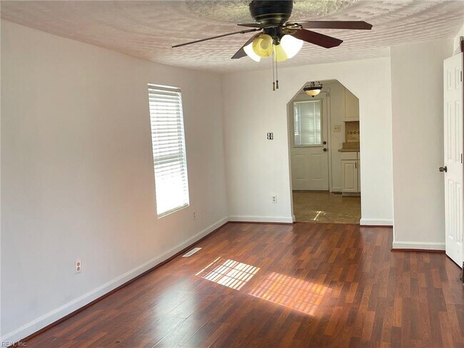 Building Photo - 1113 Covel St