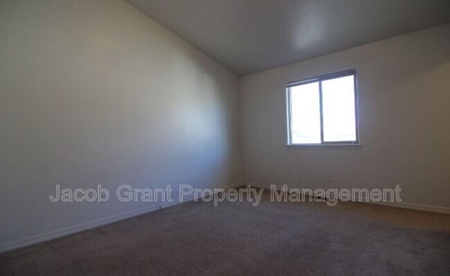 Building Photo - 1580 N Stevens Dr