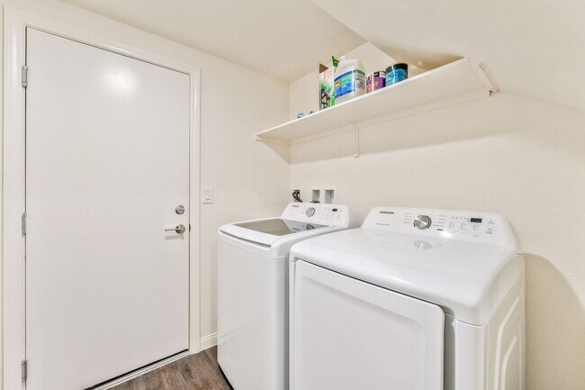 Building Photo - Super Cute 3 Bedroom Home For Lease!