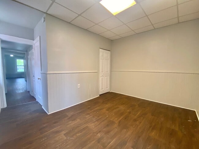 Building Photo - 714 E King St