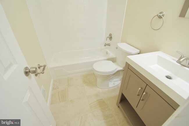 Building Photo - 5026 Dorchester Cir