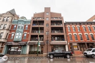 Building Photo - 407 W North Ave