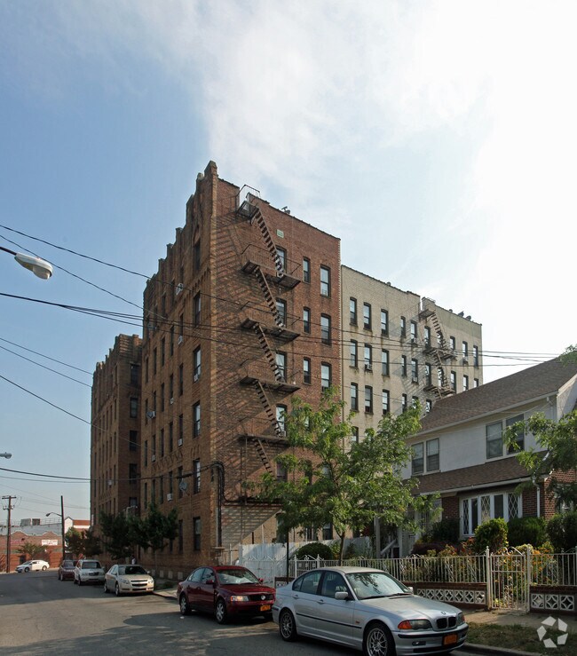 11-70 Nameoke Ave - Balfor Arms
