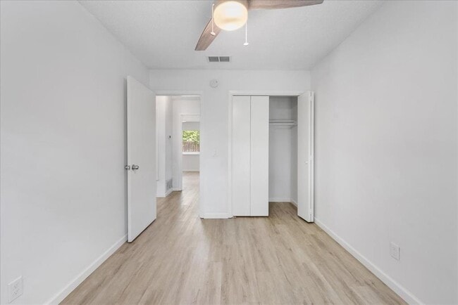 Building Photo - 7505 Shadywood Dr