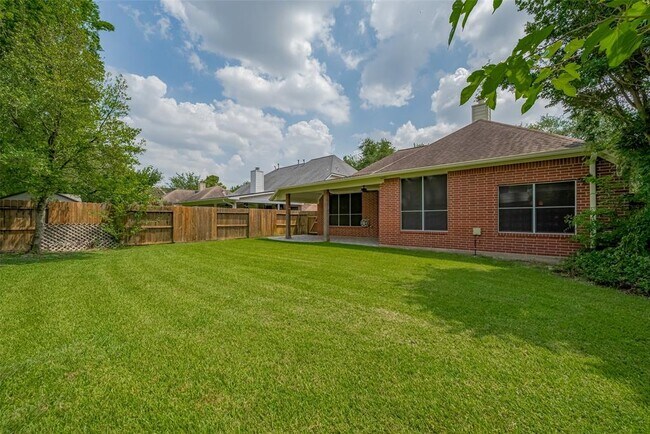Building Photo - 9502 Willow Crossing Dr