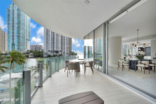 Building Photo - 300 Biscayne Blvd Way