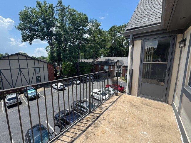 Building Photo - 6851 Roswell Rd NE