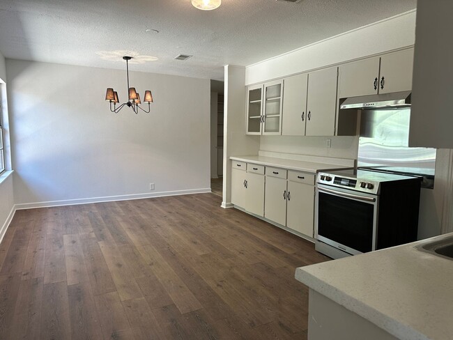 Building Photo - 4 Bedroom
