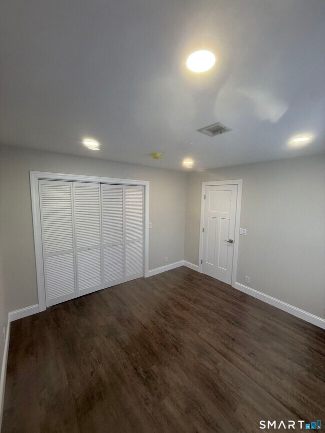 Building Photo - 8 S Broad St