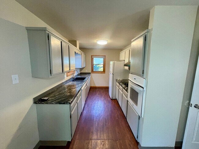 Building Photo - Charming 3 Bed, 2 Bath Home Near CSU & Old Town Fort Collins!