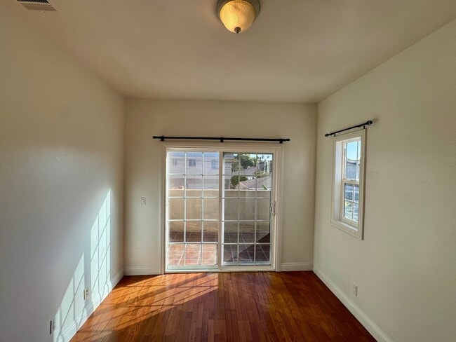 Building Photo - Beautifully Renovated 4 Bed 4 Bath House For Rent In Long Beach!