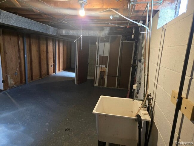 Building Photo - 24309 Norfolk St