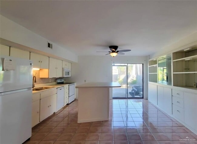 Building Photo - 11 E Cora Lee Dr