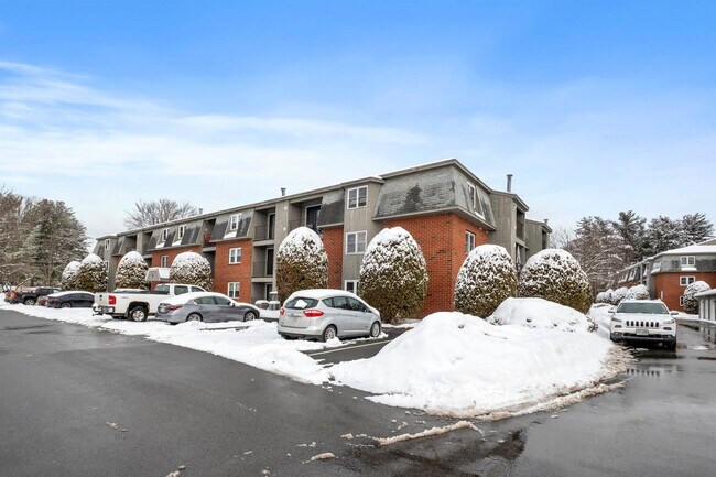 Building Photo - 5 Blackstone Dr