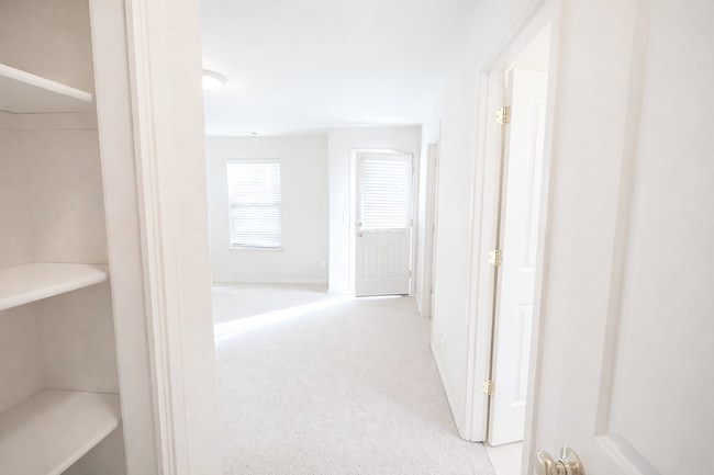 Building Photo - Beautiful 2x2.5 townhouse in NW Crossing!